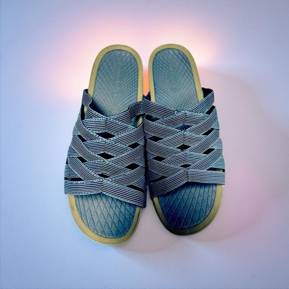 BareTraps Braverly strappy sandal with 2" heel denim Wedge slide. Size 9 M